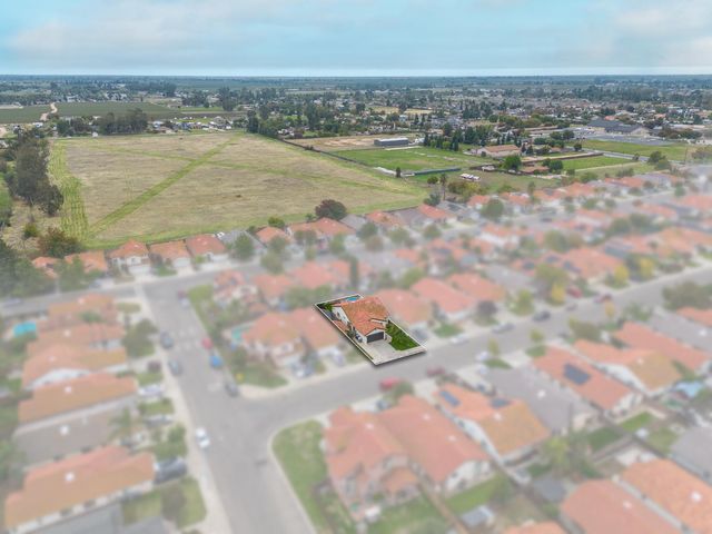 4239 W Cambridge Avenue, Fresno, CA 93722