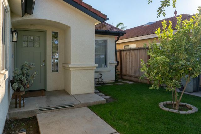 4239 W Cambridge Avenue, Fresno, CA 93722