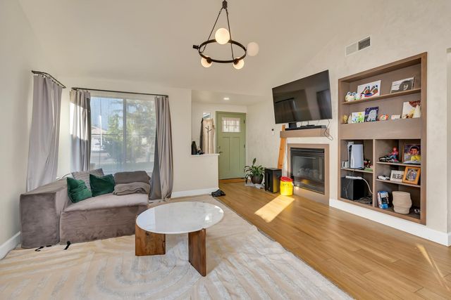 4239 W Cambridge Avenue, Fresno, CA 93722