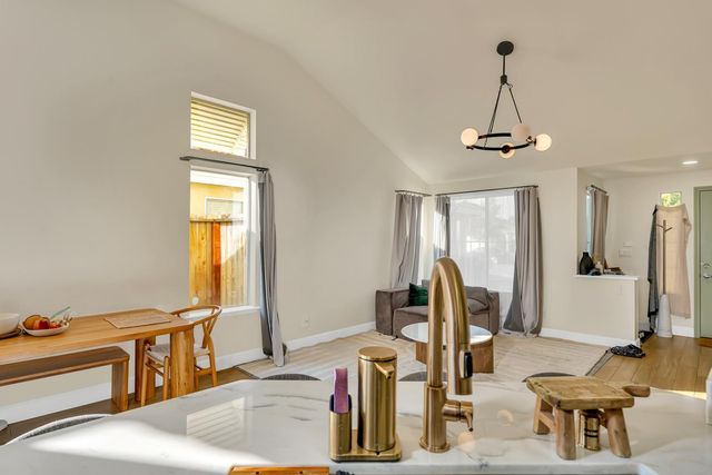 4239 W Cambridge Avenue, Fresno, CA 93722