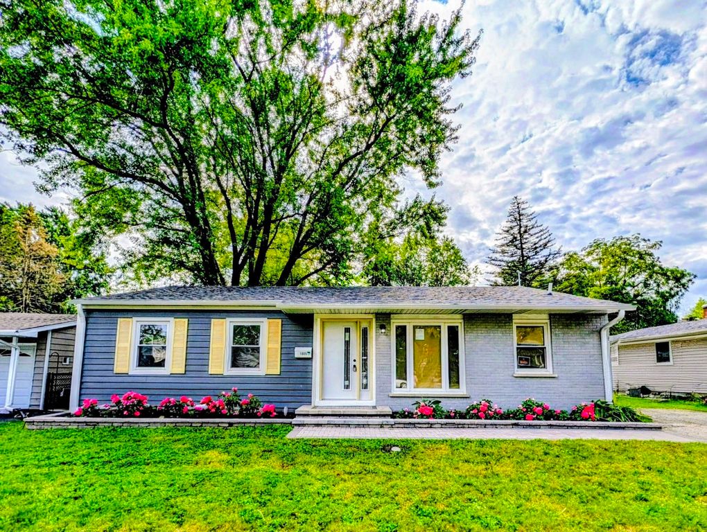 1005 Valley Stream Drive, Wheeling, IL 60090
