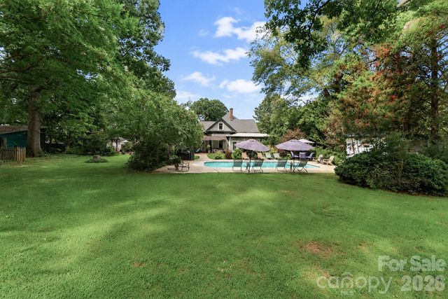 804 E Broad Street, Statesville, NC 28677