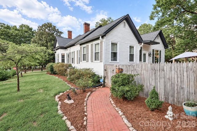 804 E Broad Street, Statesville, NC 28677
