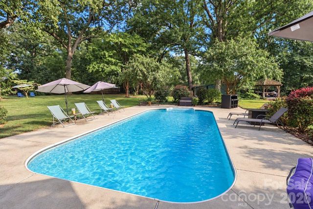 804 E Broad Street, Statesville, NC 28677
