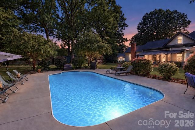 804 E Broad Street, Statesville, NC 28677