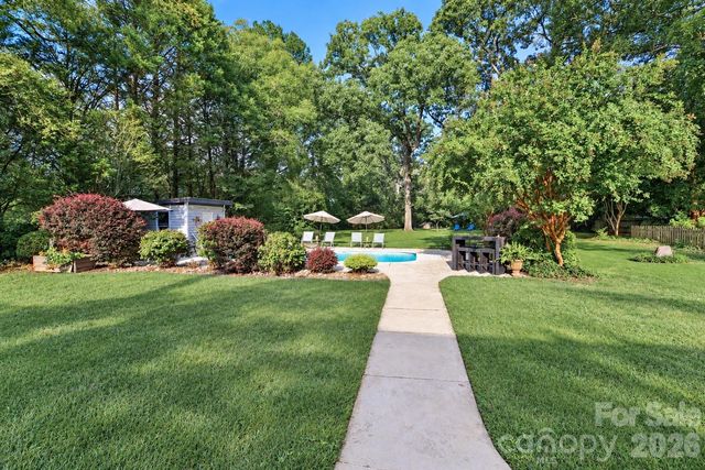 804 E Broad Street, Statesville, NC 28677