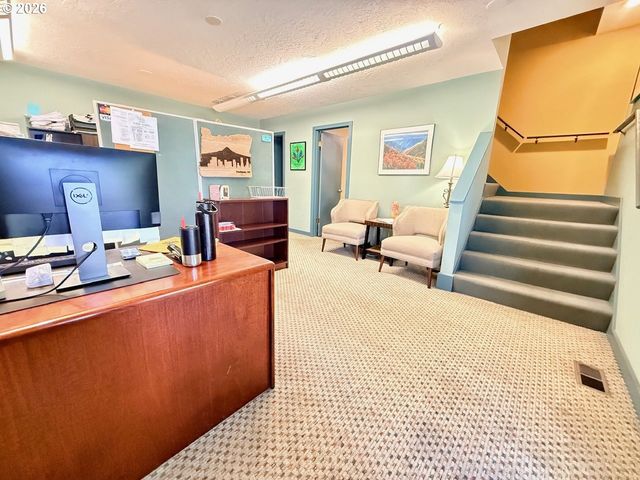 3511 Se MILWAUKIE Ave, Portland, OR 97202