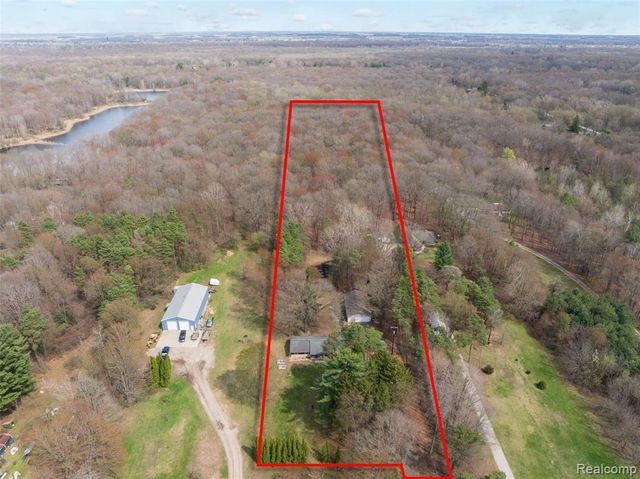 8639 Stone Road, Clay, MI 48001