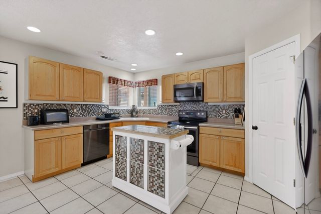 1934 Bryn Mawr Dr NE, Albuquerque, NM 87106