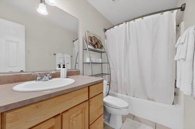 1934 Bryn Mawr Dr NE, Albuquerque, NM 87106