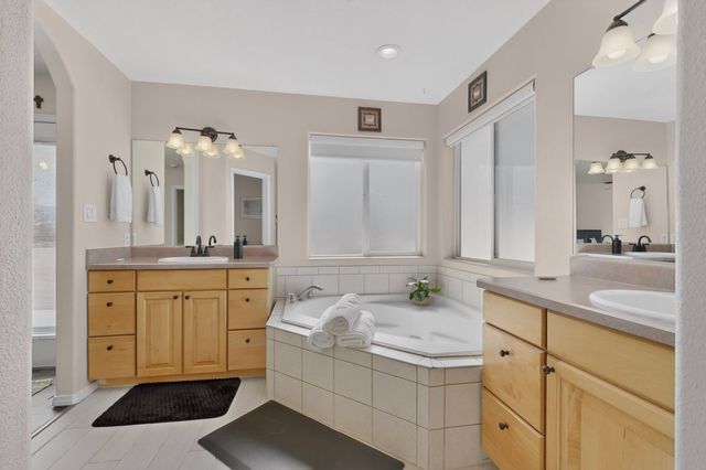 1934 Bryn Mawr Dr NE, Albuquerque, NM 87106