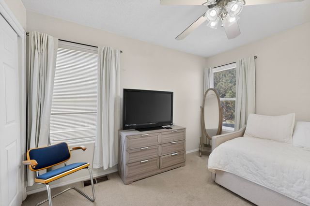 1934 Bryn Mawr Dr NE, Albuquerque, NM 87106