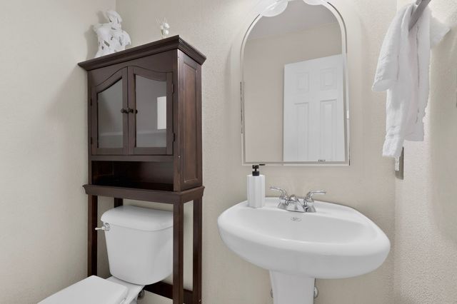 1934 Bryn Mawr Dr NE, Albuquerque, NM 87106