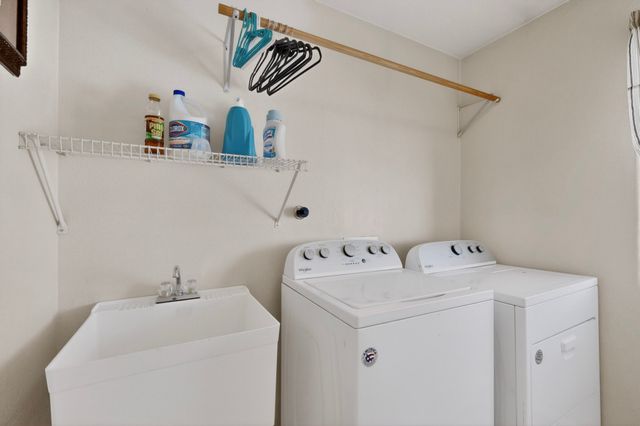 1934 Bryn Mawr Dr NE, Albuquerque, NM 87106