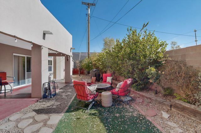1934 Bryn Mawr Dr NE, Albuquerque, NM 87106