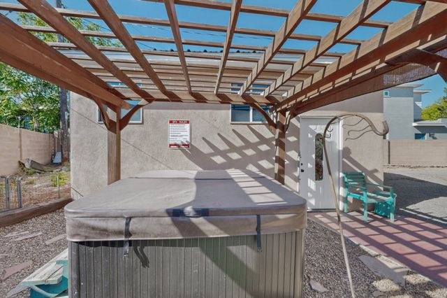 1934 Bryn Mawr Dr NE, Albuquerque, NM 87106