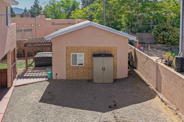 1934 Bryn Mawr Dr NE, Albuquerque, NM 87106