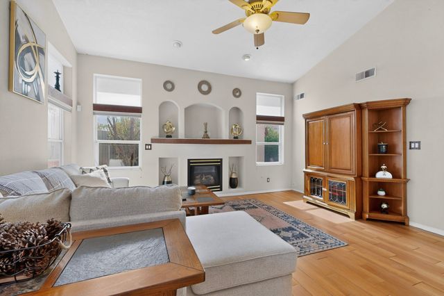 1934 Bryn Mawr Dr NE, Albuquerque, NM 87106
