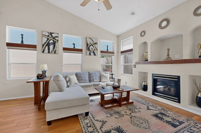 1934 Bryn Mawr Dr NE, Albuquerque, NM 87106