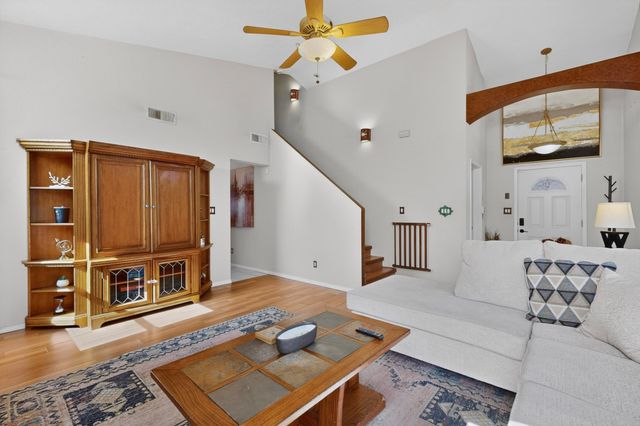 1934 Bryn Mawr Dr NE, Albuquerque, NM 87106