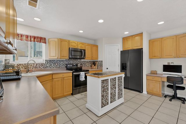 1934 Bryn Mawr Dr NE, Albuquerque, NM 87106