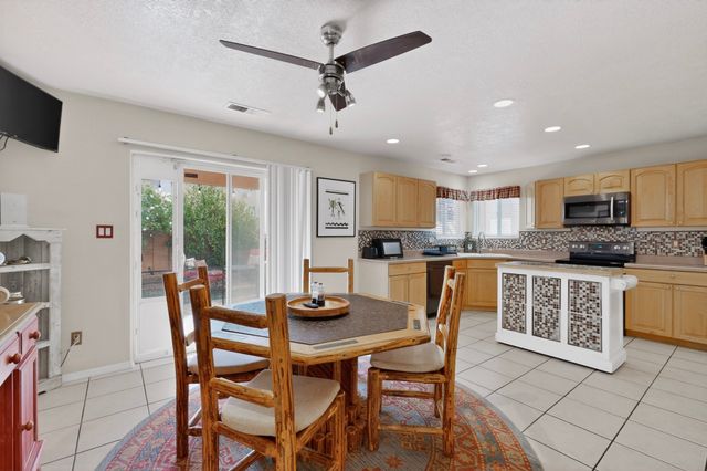 1934 Bryn Mawr Dr NE, Albuquerque, NM 87106