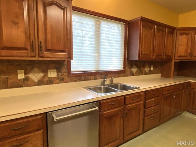 116 Red Fox Road, Belleville, IL 62223