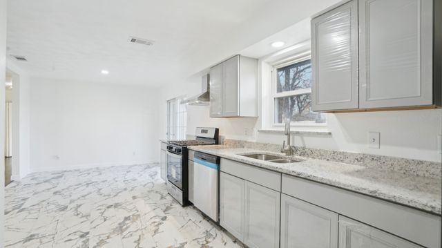 2634 W Shady Grove Road, Irving, TX 75060
