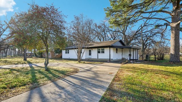 2634 W Shady Grove Road, Irving, TX 75060