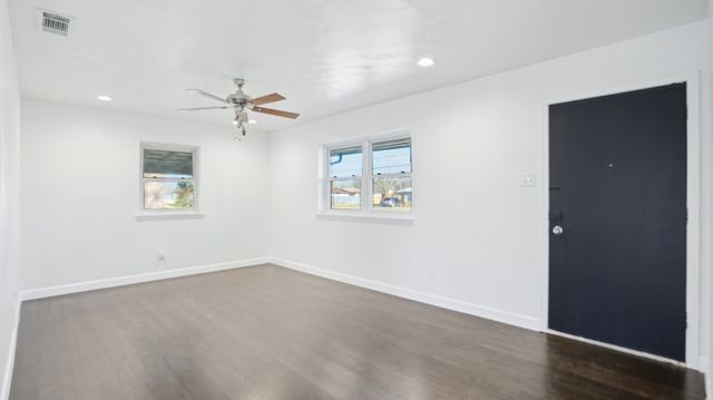 2634 W Shady Grove Road, Irving, TX 75060