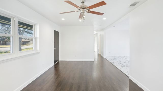2634 W Shady Grove Road, Irving, TX 75060