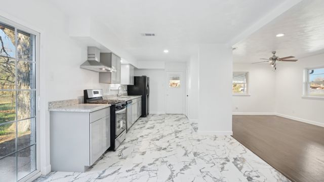 2634 W Shady Grove Road, Irving, TX 75060