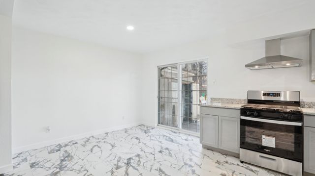2634 W Shady Grove Road, Irving, TX 75060