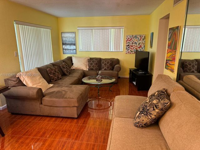 4771 NW 10th Court 118, Plantation, FL 33313