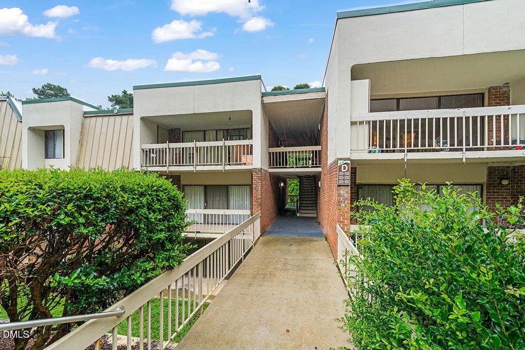 500 Umstead Drive 105d, Chapel Hill, NC 27516