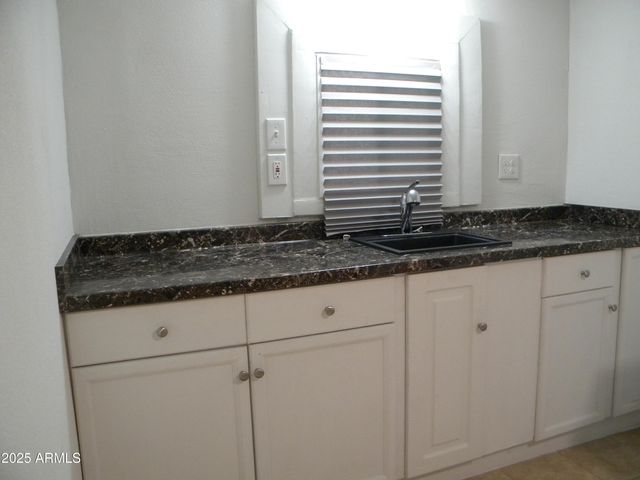 75 N High School Avenue, Superior, AZ 85173