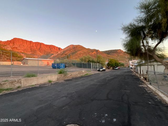 75 N High School Avenue, Superior, AZ 85173