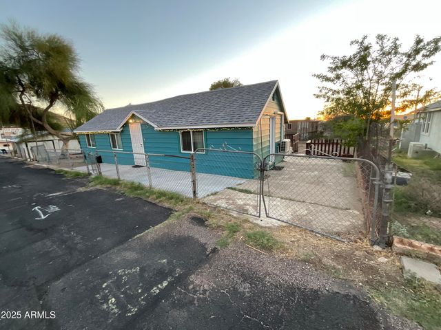 75 N High School Avenue, Superior, AZ 85173