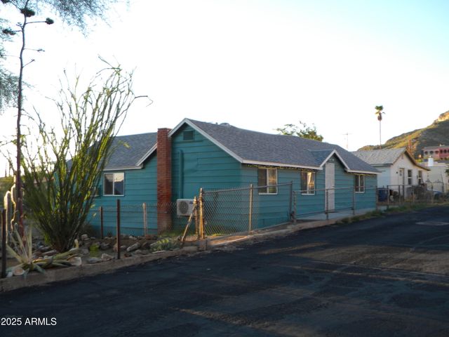 75 N High School Avenue, Superior, AZ 85173