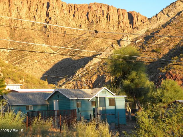 75 N High School Avenue, Superior, AZ 85173