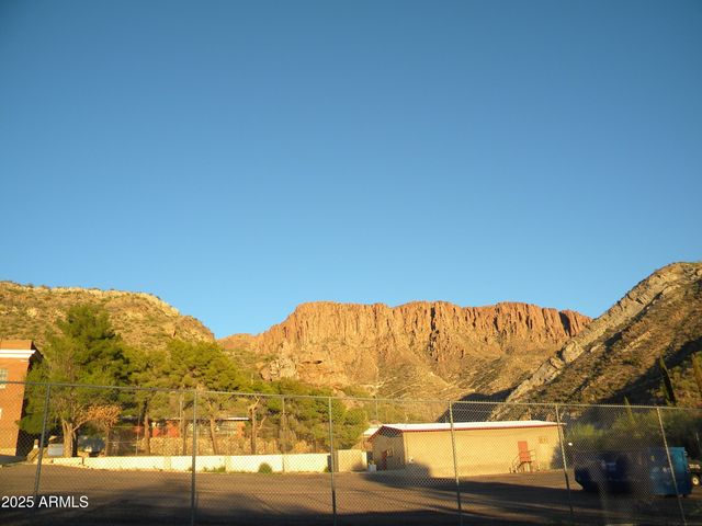 75 N High School Avenue, Superior, AZ 85173