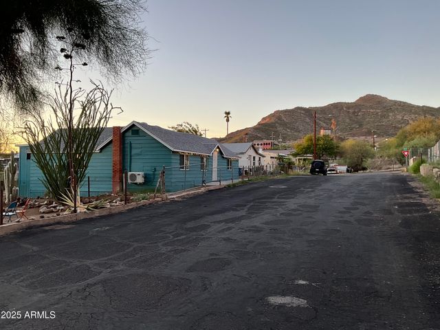 75 N High School Avenue, Superior, AZ 85173