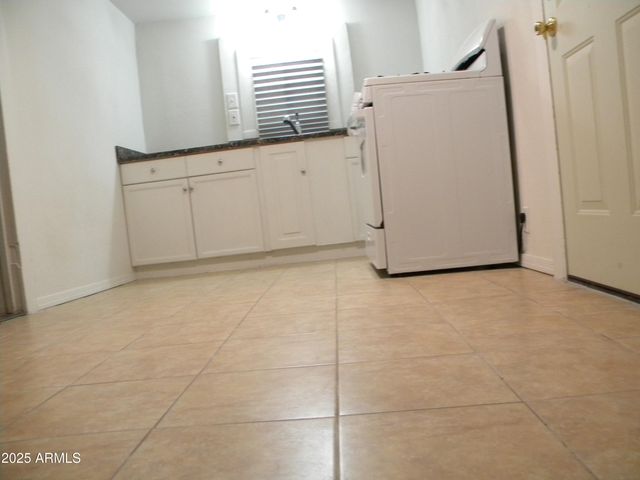 75 N High School Avenue, Superior, AZ 85173