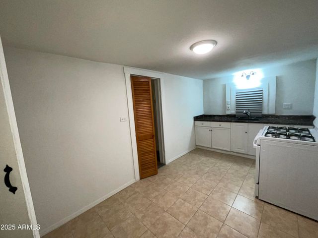 75 N High School Avenue, Superior, AZ 85173