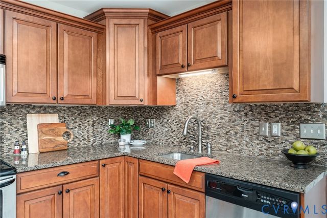 1006 Rockhaven Ct, Chester, VA 23836