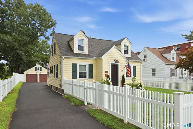 134 Oakwood Avenue, West Hartford, CT 06119