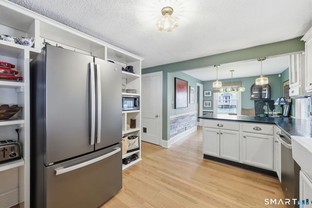 134 Oakwood Avenue, West Hartford, CT 06119
