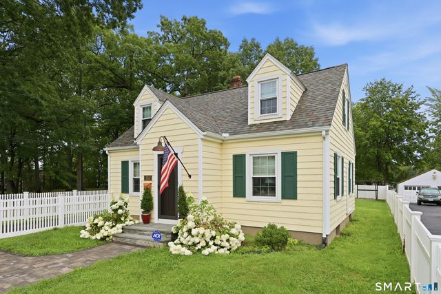 134 Oakwood Avenue, West Hartford, CT 06119