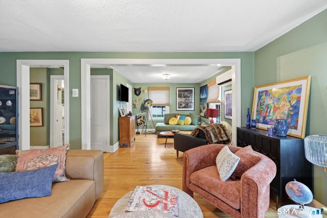 134 Oakwood Avenue, West Hartford, CT 06119