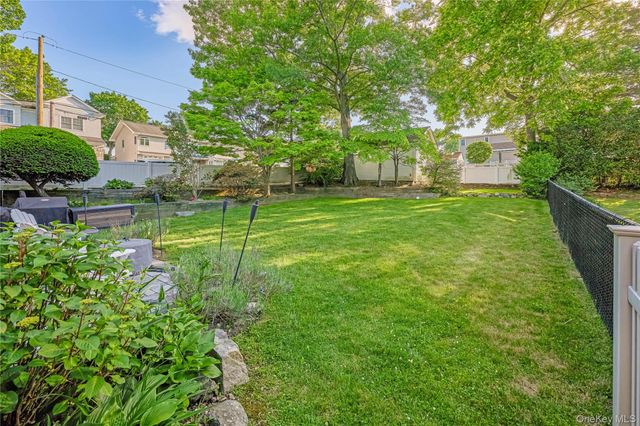 134 Singworth Street, Oyster Bay, NY 11771